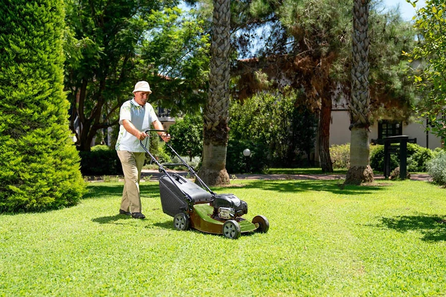 battery electric lawn mower